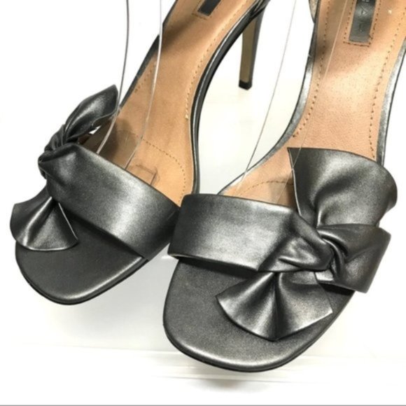 Tahari Women's Silver Gray Satin Bow Ankle Strap Sandals Size 7 - Picture 3 of 8